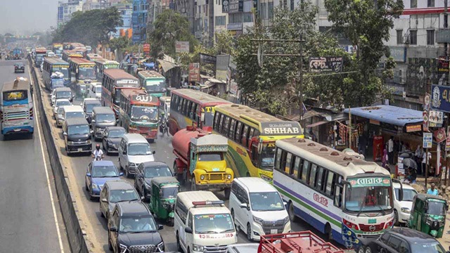 যাত্রাবাড়ী দিয়ে ঢাকায় ঢুকছে সারি সারি গাড়ি, কয়েক কিলোমিটার যানজট